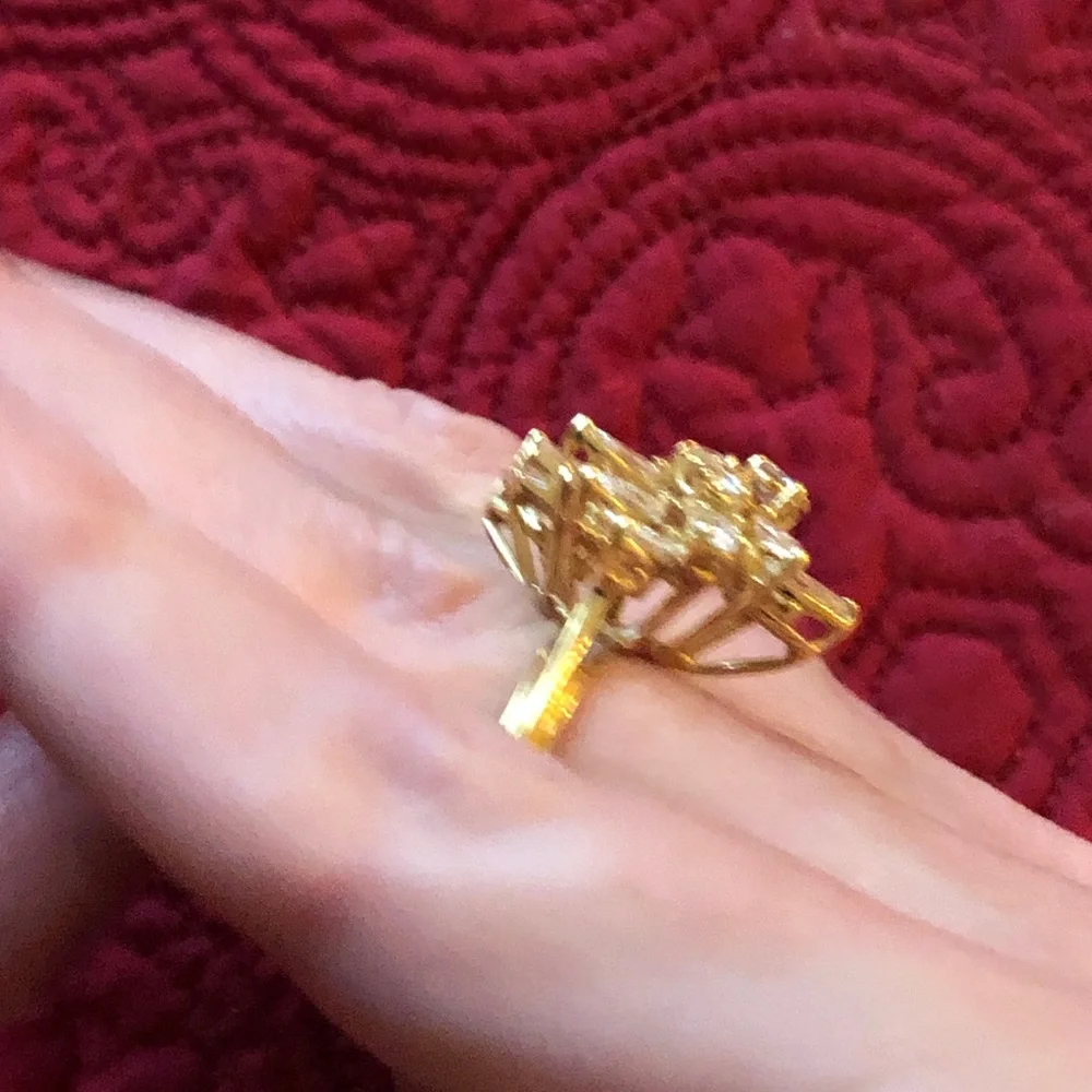 Vintage 18K Yellow Gold Diamond Cluster Cocktail Ring Around Size 6
